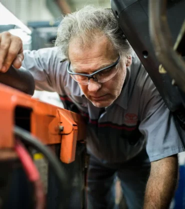 Forklift Hydraulic Maintenance: How to Prevent Costly Downtime.